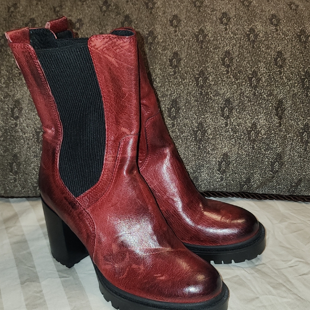 Emanuel Crasto Elegant Red Leather Ankle Boots. MWOT. Made In Italy